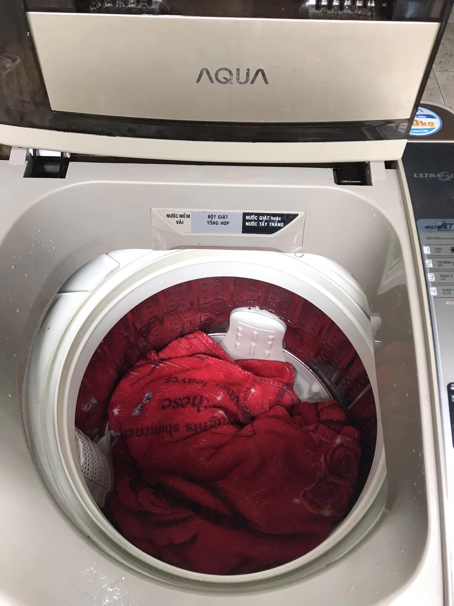 Máy giặt Aqua (8kg) lồng nghiêng MODEL: AWQ-U800Z1T